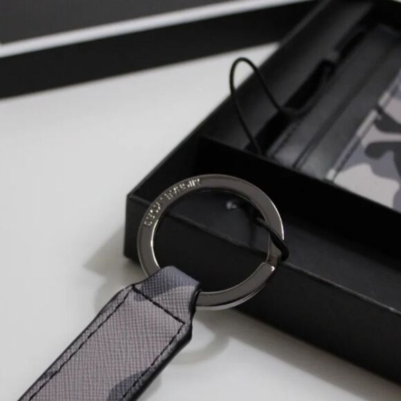 Michael Kors Camo Card Holder & Keychain Boxed Set - Picture 3 of 8